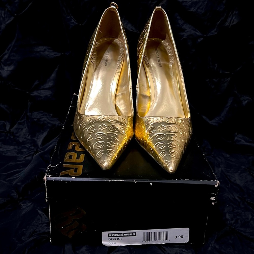 Gold RocaWear Heels Size 9
